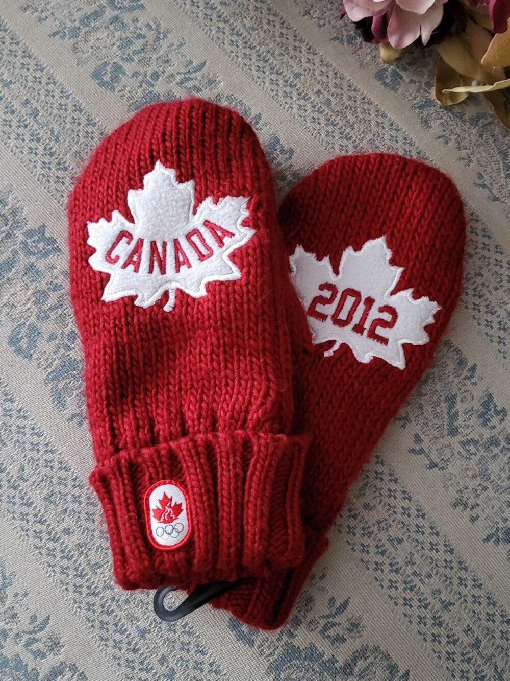 Hudson's Bay 2012 Team Canada Olympic Mittens Red Knit Fleece Lined S/M